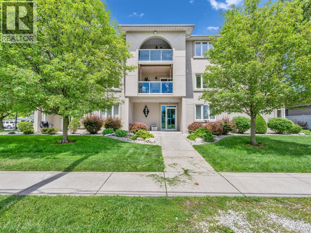Single Family — 4850 Grand Boulevard, Windsor, Ontario