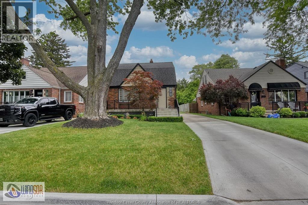 2332 Moy Avenue, Windsor — photograph 2