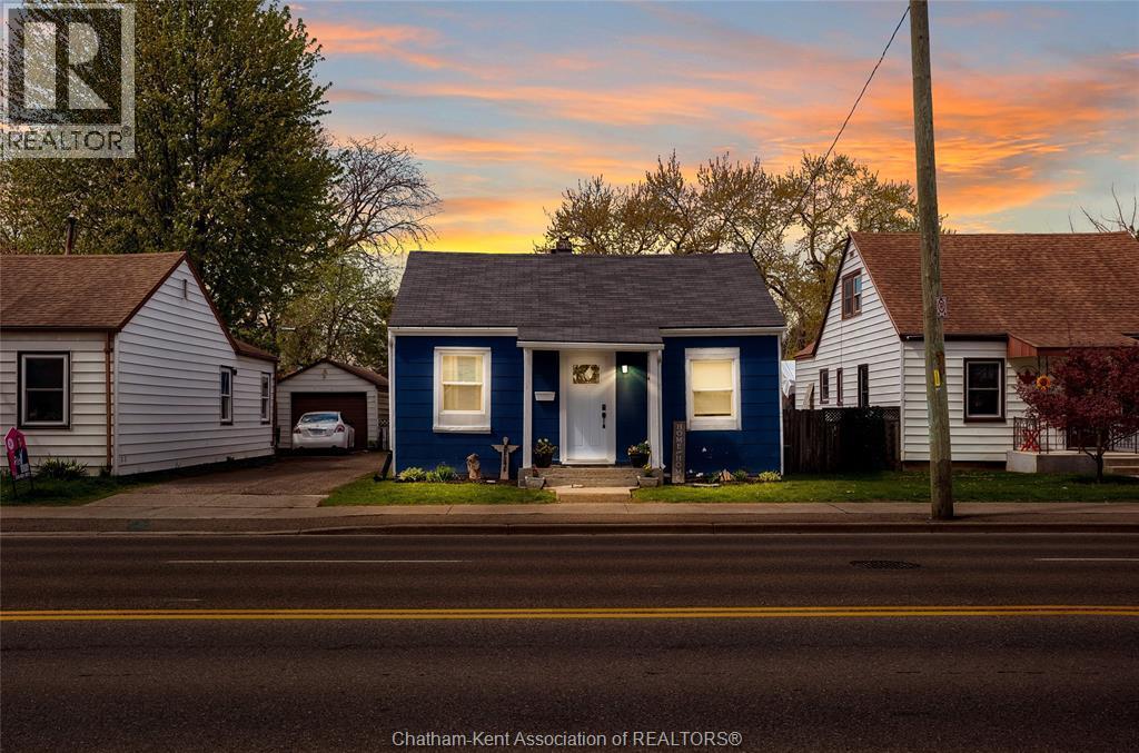 Single Family — 14 McNaughton Avenue, Wallaceburg, Ontario