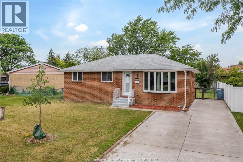 5210 Queen Elizabeth Drive, Windsor — primary photograph