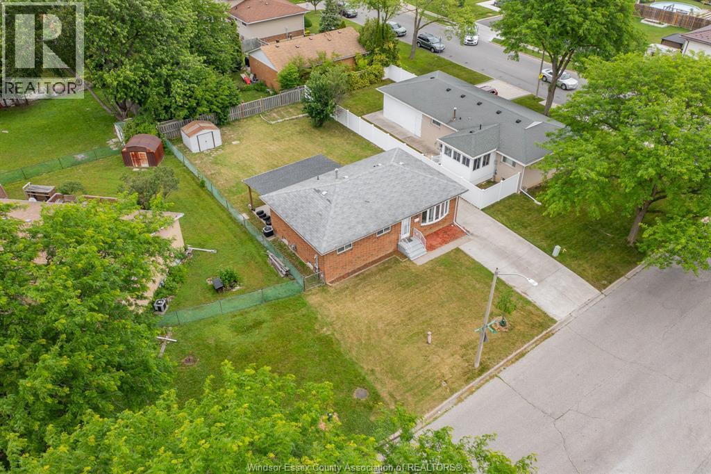5210 Queen Elizabeth Drive, Windsor — photograph 3