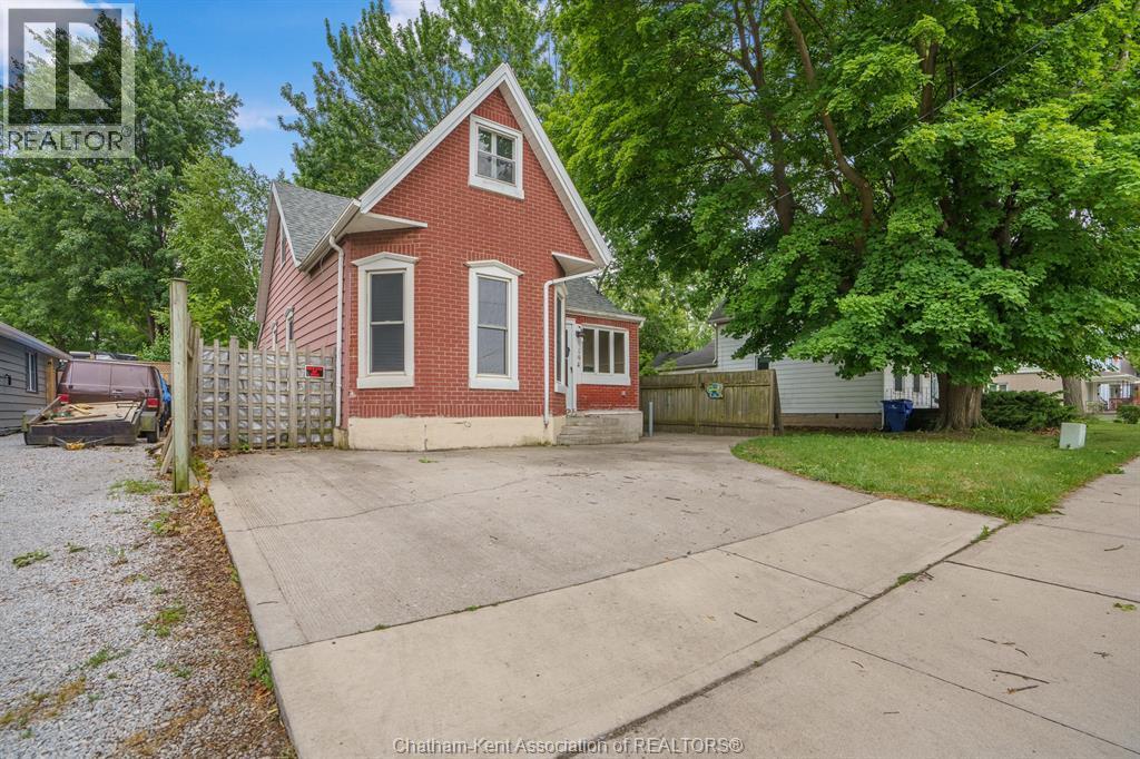 194 Murray Street, Chatham — photograph 2