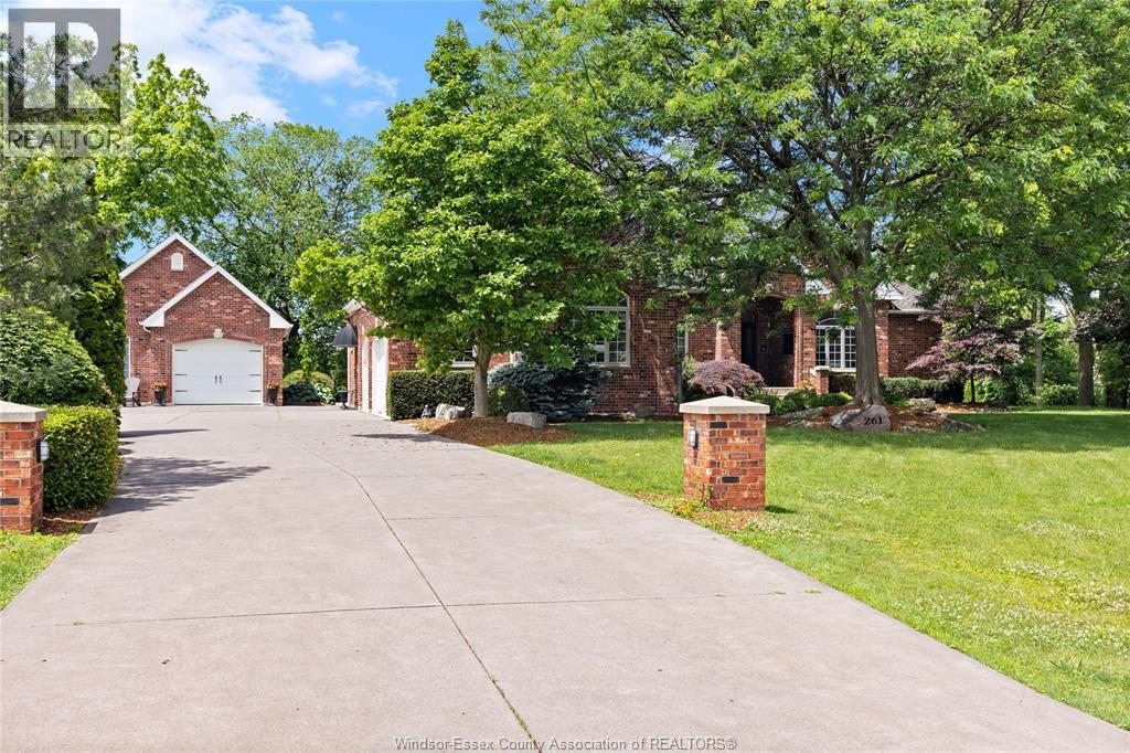 261 Ruggaber Drive, Lakeshore — photograph 2