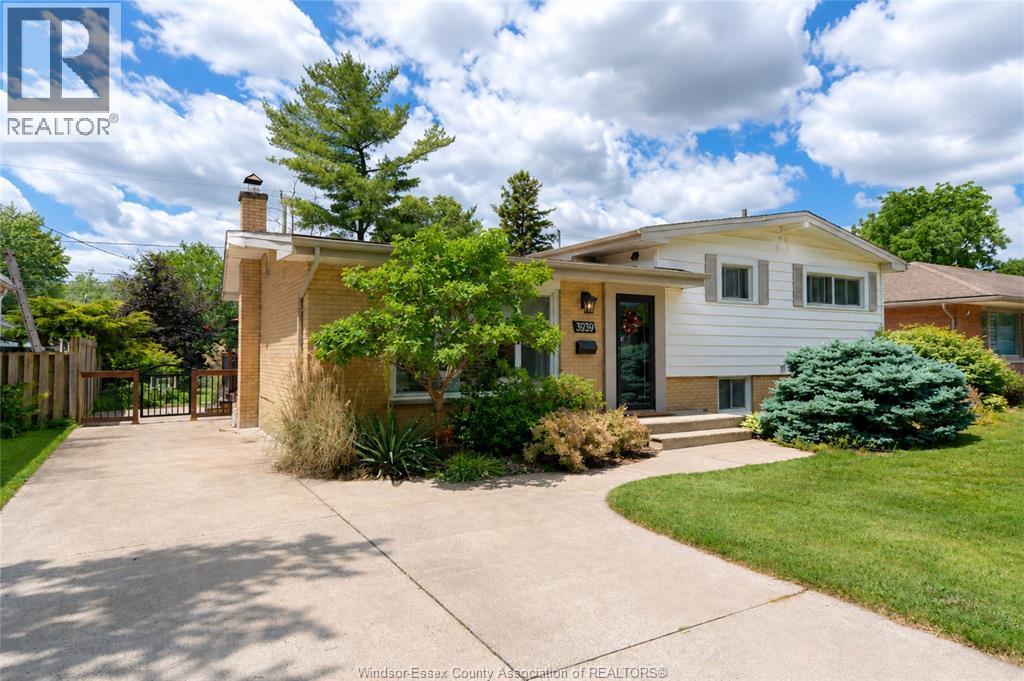 3939 Longfellow, Windsor — photograph 3