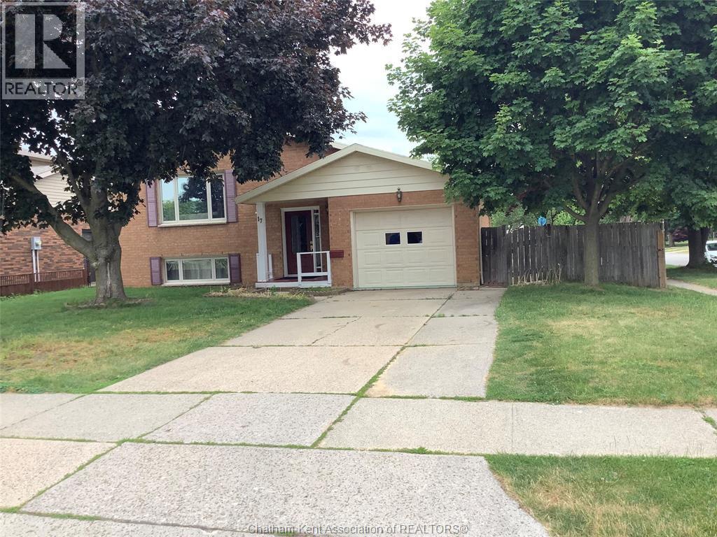 Single Family — 17 Country Lane, Chatham, Ontario