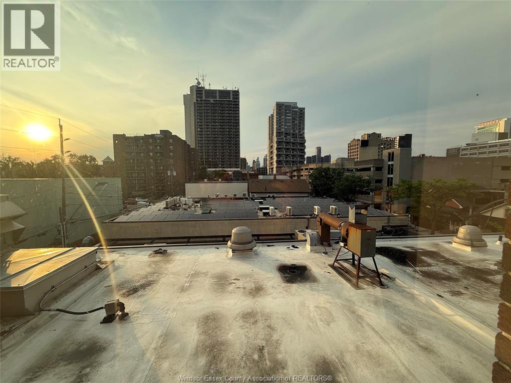 511 Pelissier #309, Windsor — photograph 2