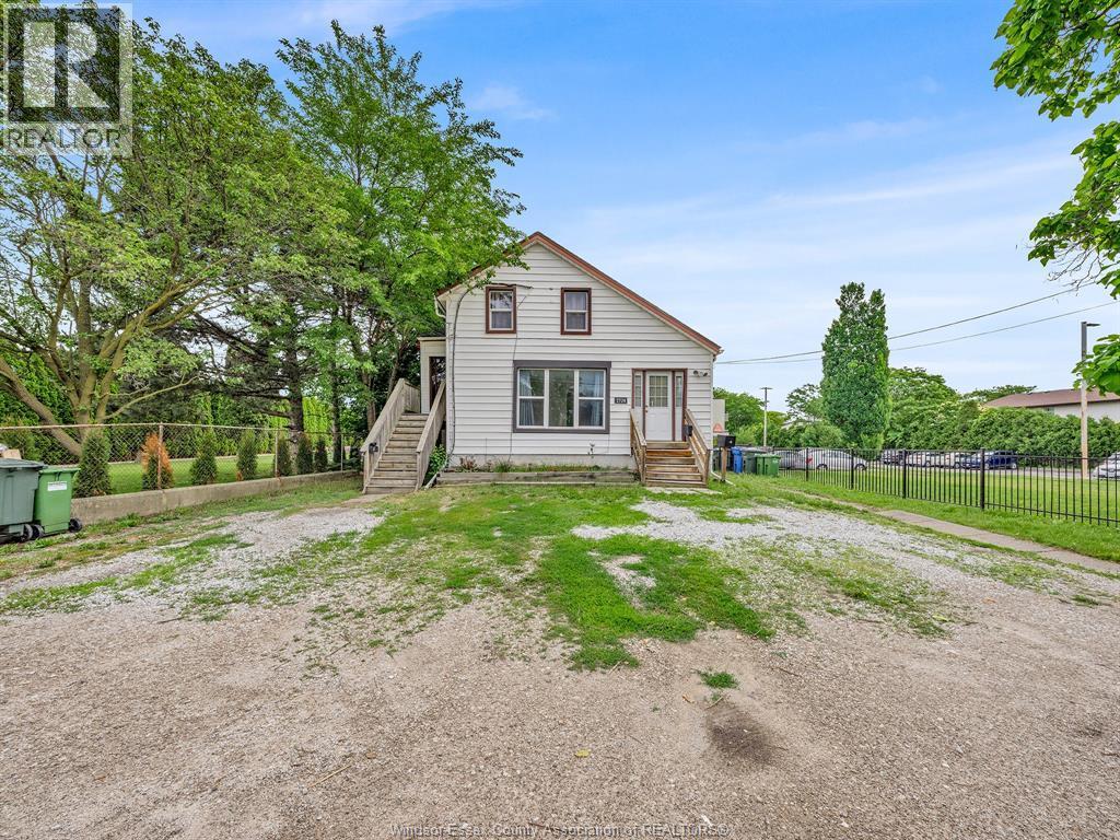 2724 Pillette Road, Windsor — photograph 2