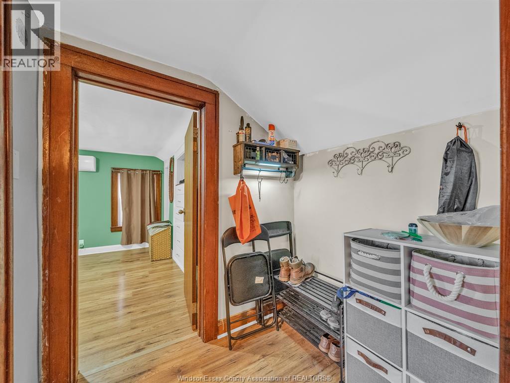 2724 Pillette Road, Windsor — photograph 3