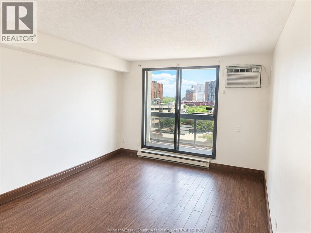 150 Park #711, Windsor — photograph 2