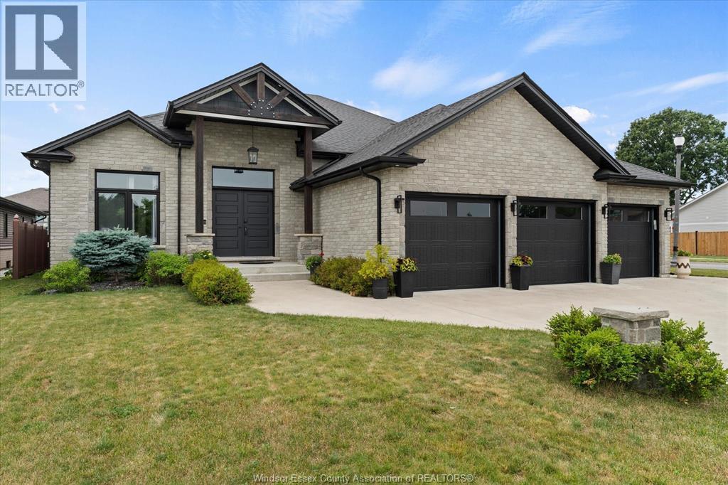 227 Meadowview, Amherstburg — photograph 3
