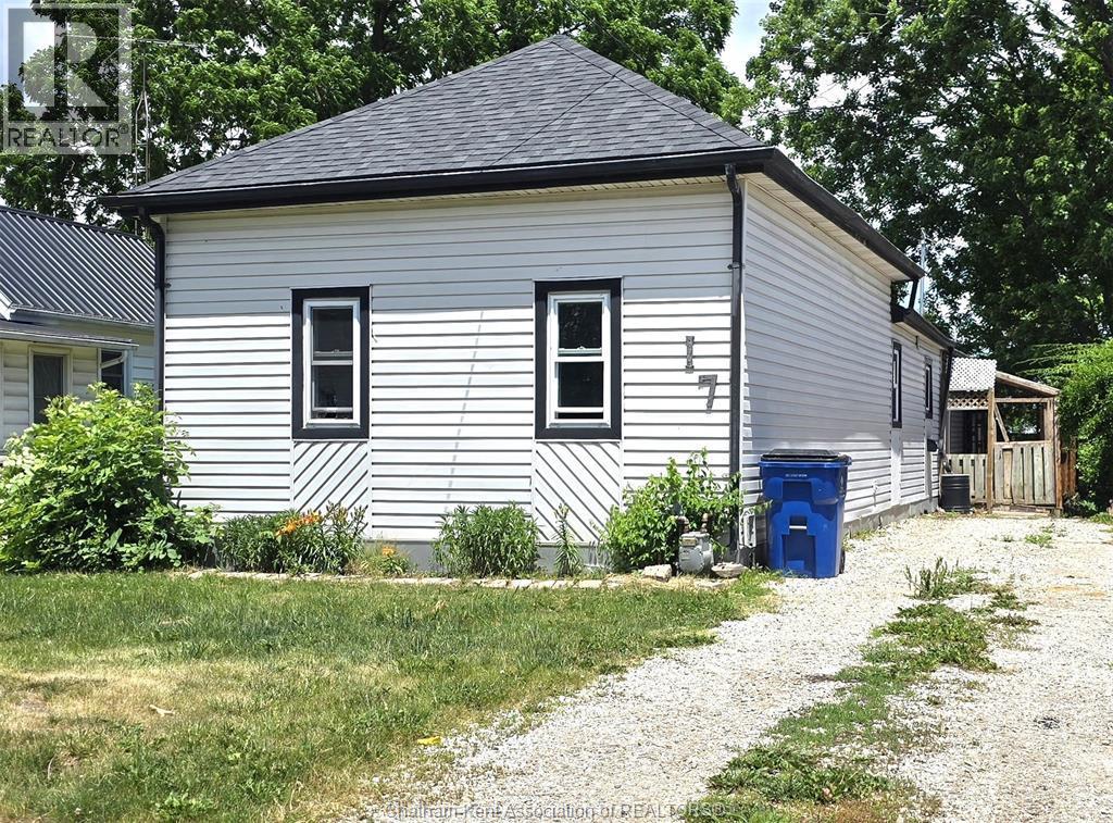 3-bedroom Single Family at 17 Taylor Avenue, Chatham — photograph 2