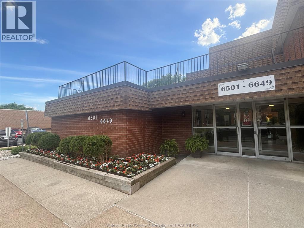 Single Family — 6639 Thornberry, Windsor, Ontario