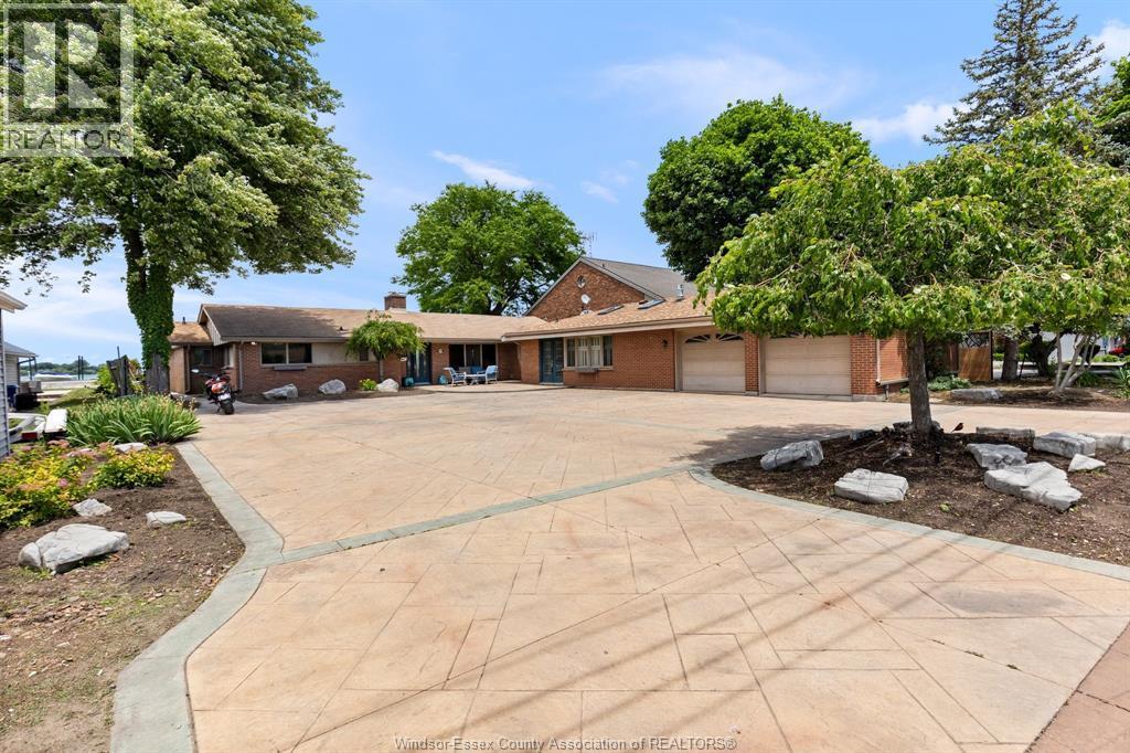 Single Family — 8280 Riverside Dr, Windsor, Ontario