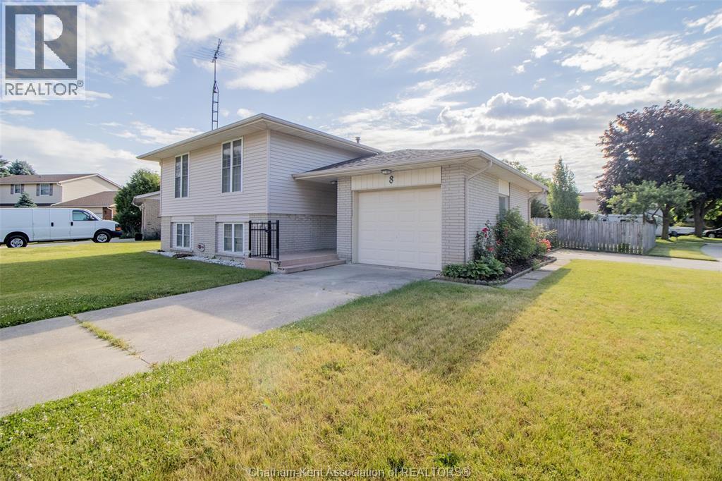 3-bedroom Single Family at 8 Regal Place, Chatham — primary photograph