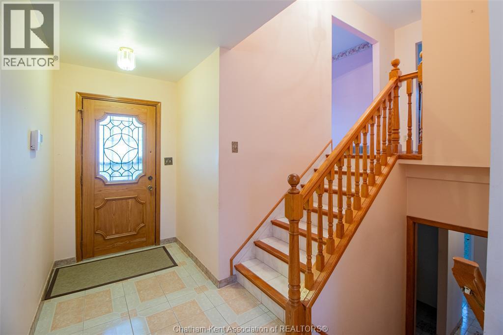 3-bedroom Single Family at 8 Regal Place, Chatham — photograph 3