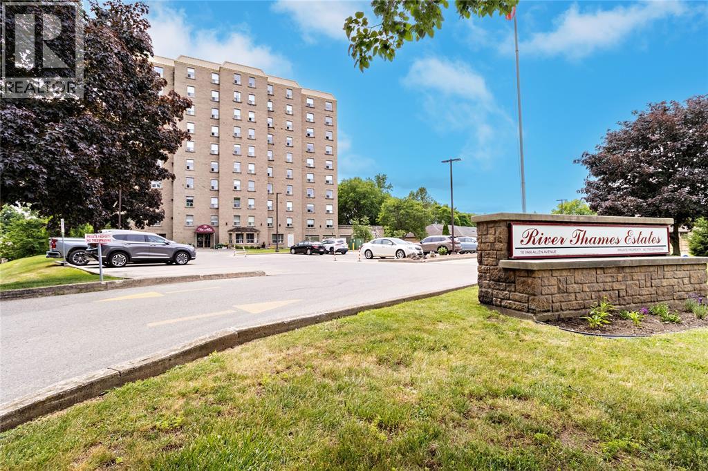 Single Family — 10 Van Allen Avenue, Chatham, Ontario