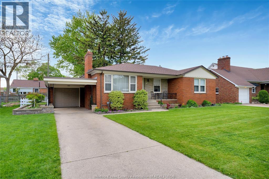 273 Henkel Place, Windsor — photograph 2