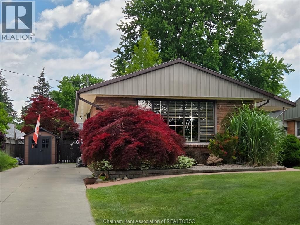 211 Faubert Drive, Chatham — photograph 3