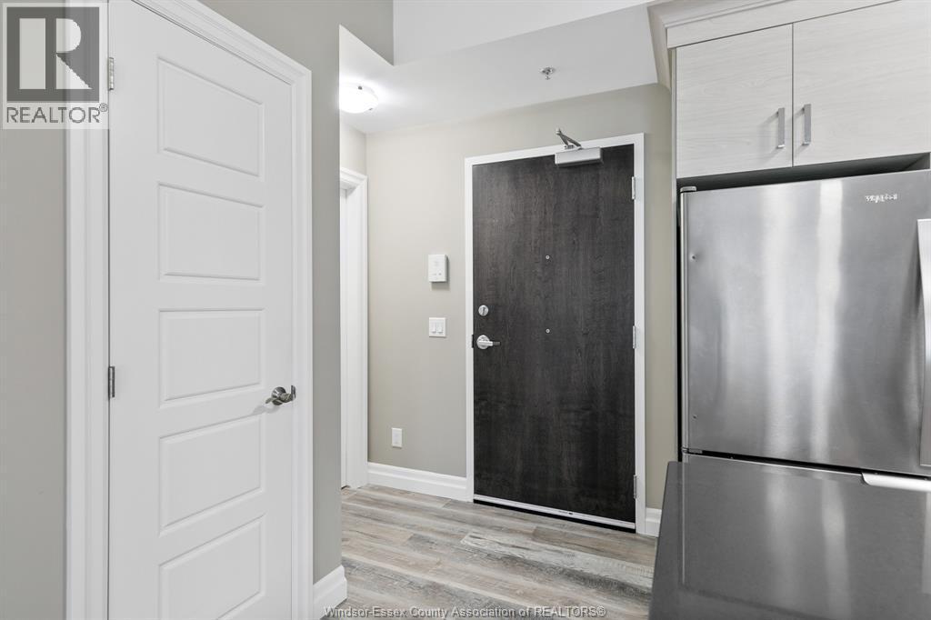5840 Newman #202, LaSalle — photograph 3