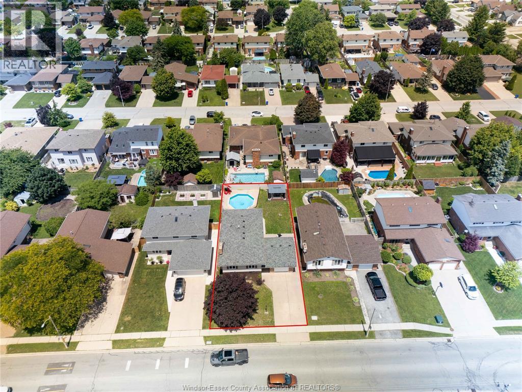12184 McNorton, Tecumseh — photograph 2