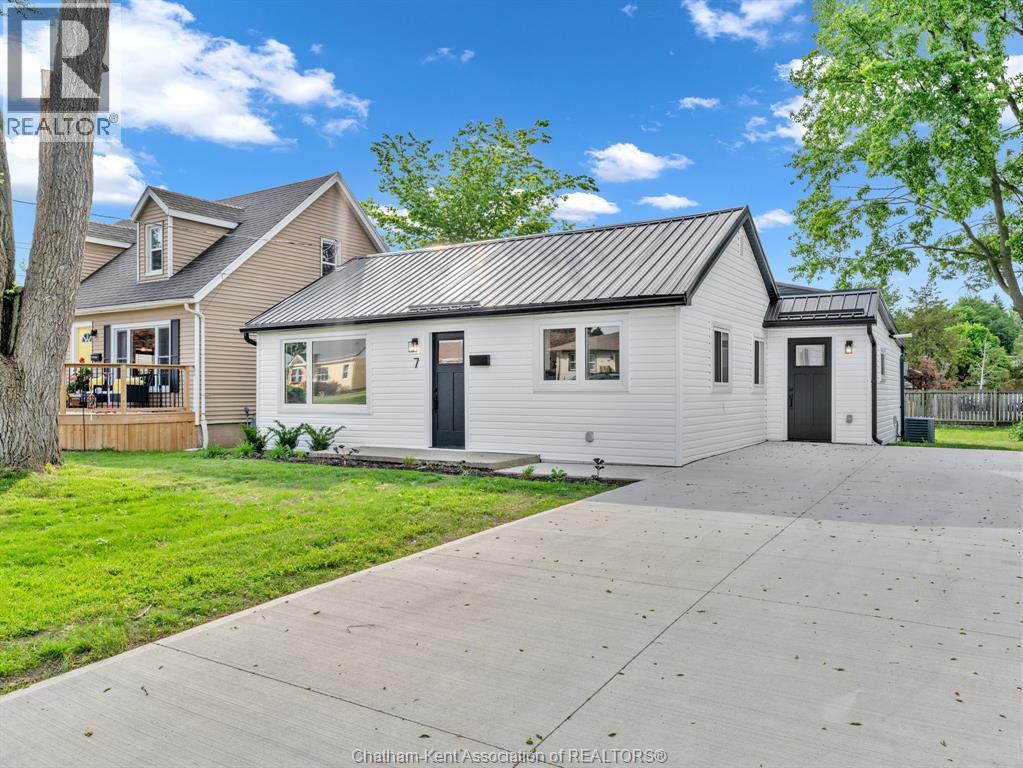Single Family — 7 Oxley Drive, Chatham, Ontario