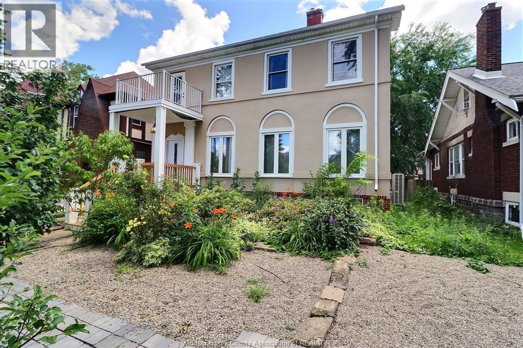 956 Victoria, Windsor — photograph 2
