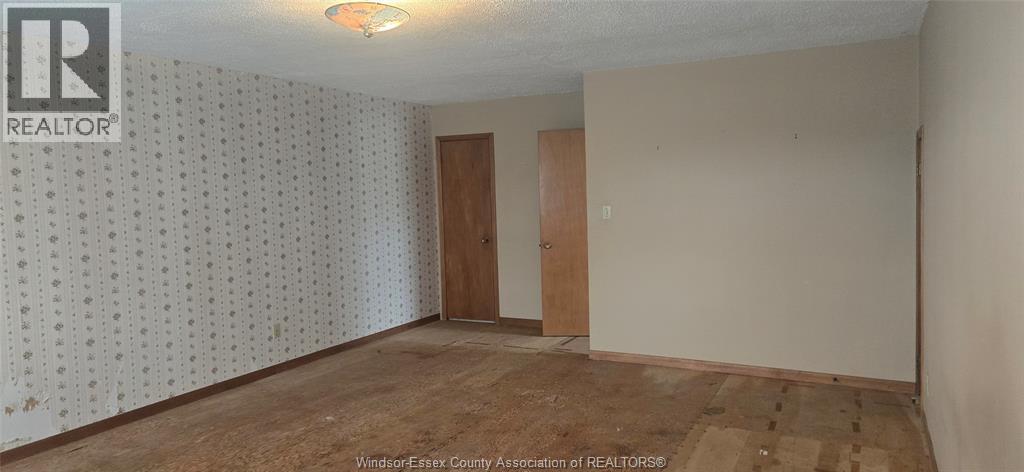 960 Scofield Avenue, Windsor — photograph 2