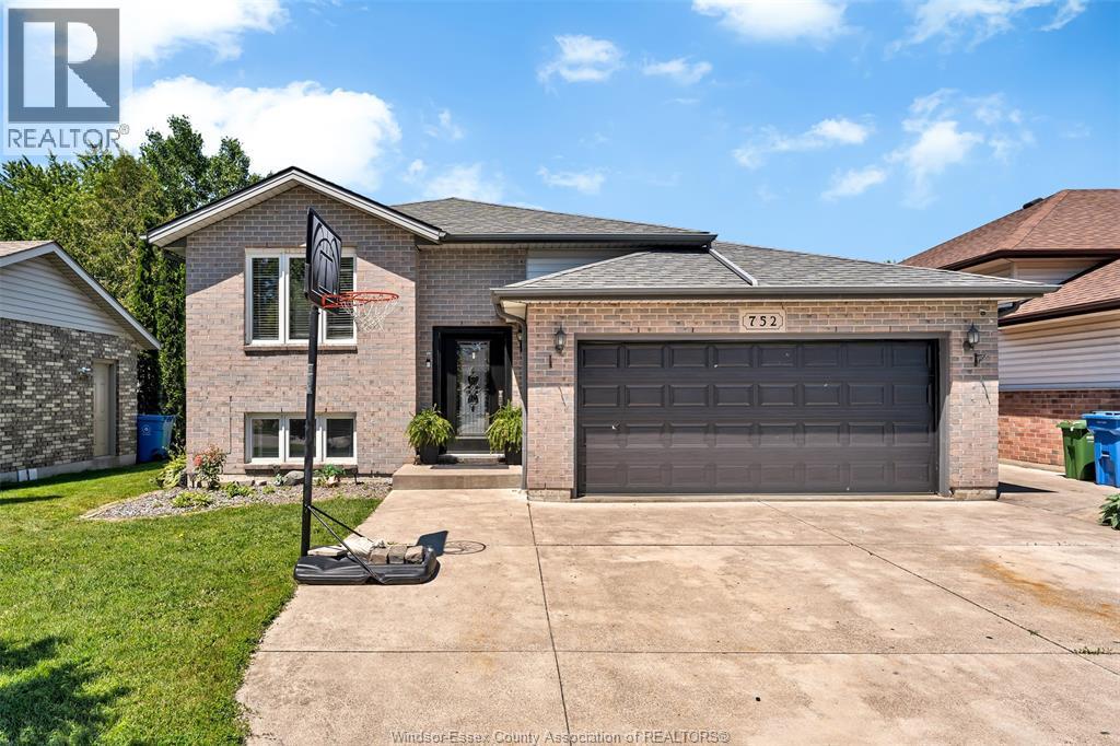 Single Family — 752 Helena Crescent, Belle River, Ontario