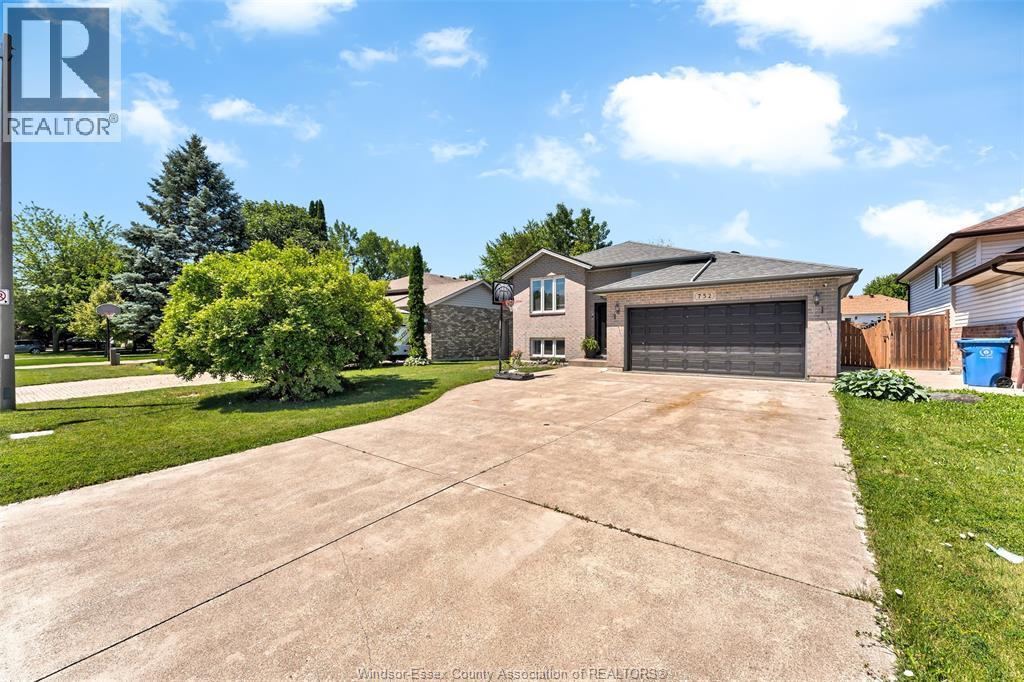 752 Helena Crescent, Belle River — photograph 2