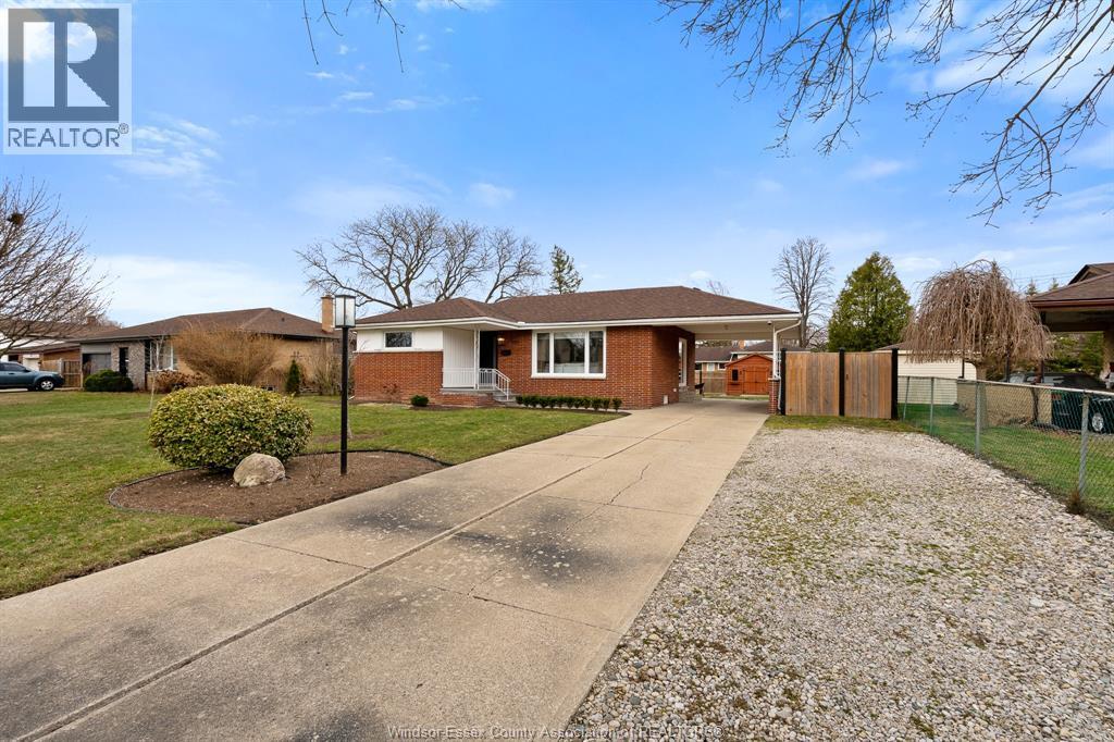 735 Lounsborough, Windsor — photograph 2