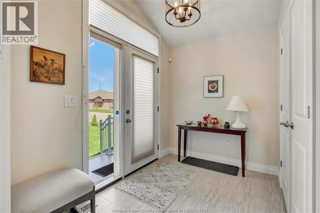 2526 Olive Road, Windsor — photograph 3