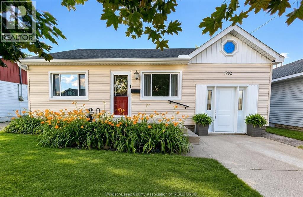 Single Family — 1982 Westminster, Windsor, Ontario
