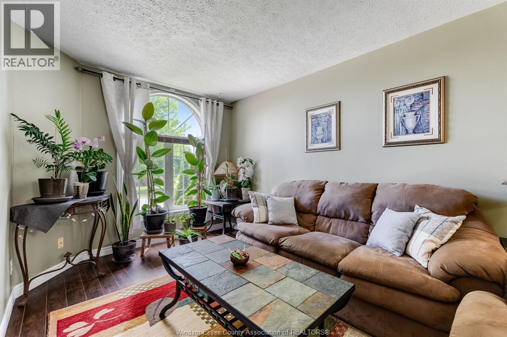 130 Sturgeon Meadows Avenue, Leamington — photograph 3