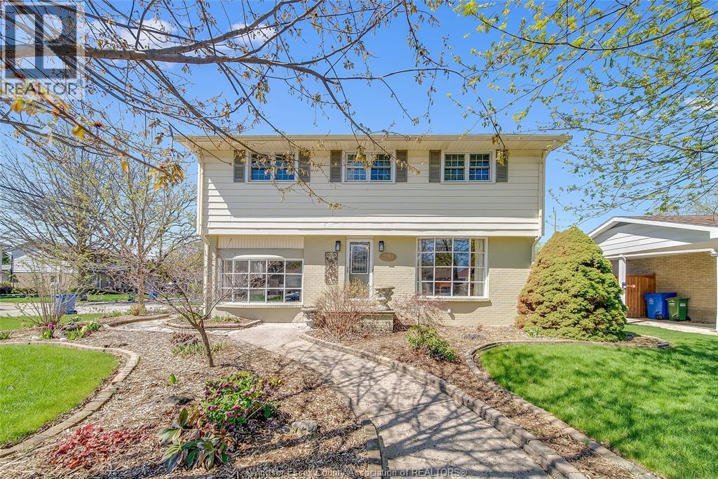 391 Betty Drive, Windsor — photograph 2