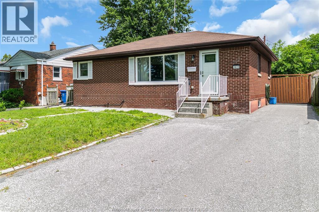 3825 Poplar, Windsor — photograph 2