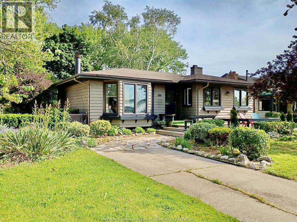 2437 Riverside Drive, Windsor — primary photograph