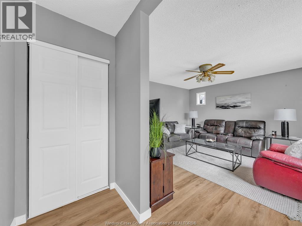 20 St. Charles Pl, Amherstburg — photograph 3