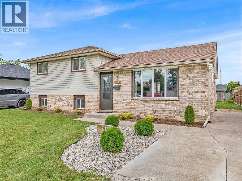 Single Family — 20 St. Charles Pl, Amherstburg, Ontario