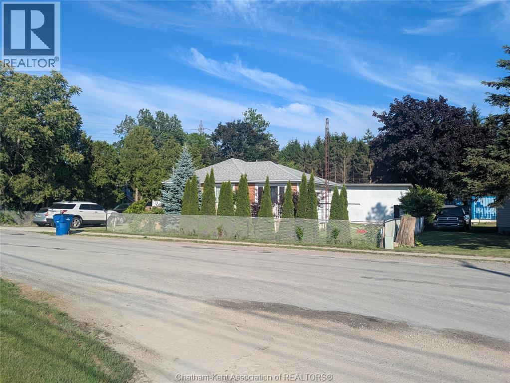 284 Colborne Street, Chatham — photograph 2