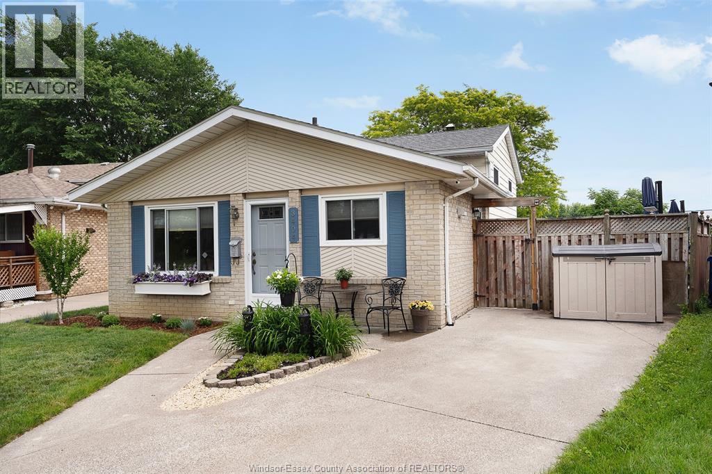 Single Family — 3404 Hemlock, Windsor, Ontario