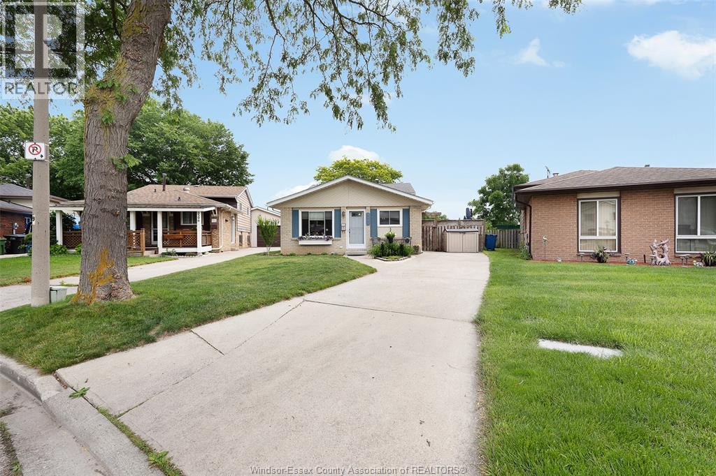 3404 Hemlock, Windsor — photograph 3