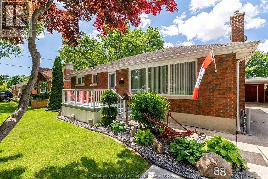 88 Dunvegan Drive, Chatham — photograph 2