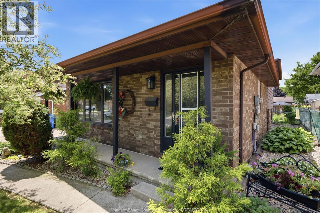 Single Family — 1705 Southdale, Windsor, Ontario