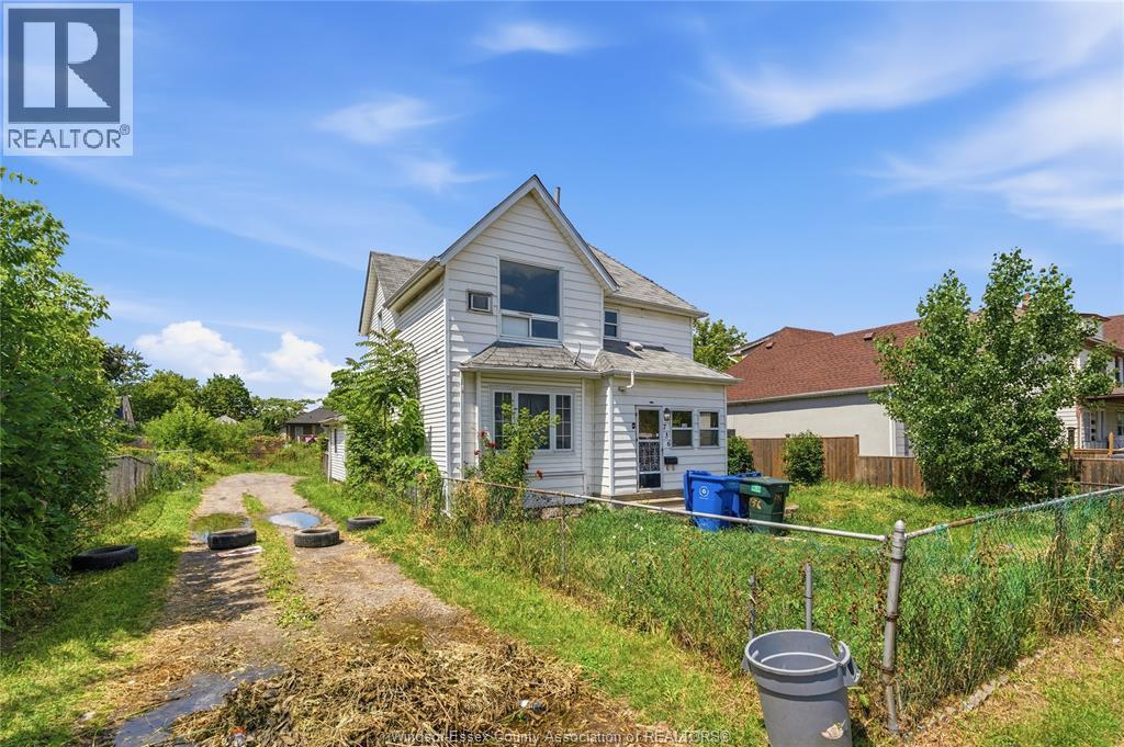 736 Brant Street, Windsor — photograph 3
