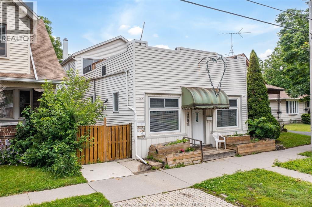 1282 George Avenue, Windsor — photograph 2