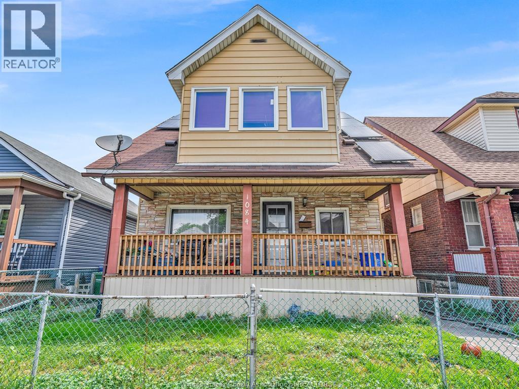 1084 Hickory, Windsor — photograph 2