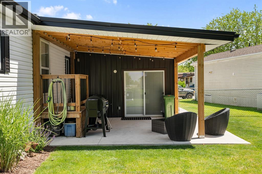 31 Dana Drive, Essex — photograph 2