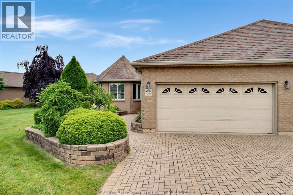 1099 Imperial Crescent, Windsor — photograph 2