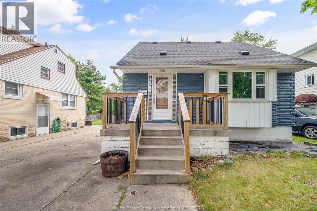 1960 Francois Road, Windsor — photograph 2
