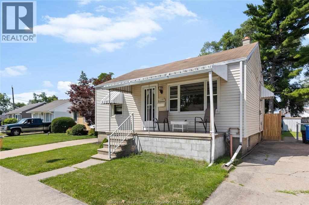 2293 Marentette, Windsor — photograph 3